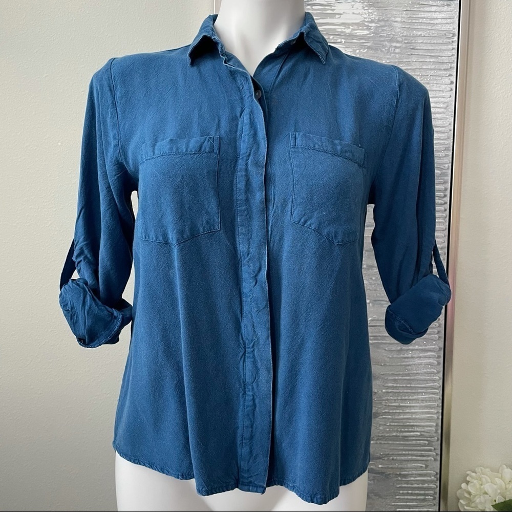 Style Envy Women’s Blue Button Down Shirt Size M